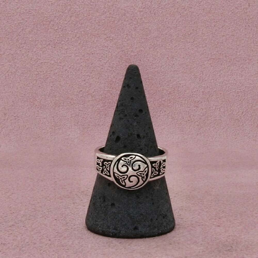 Sterling Silver Vintage Men's Celtic Triskele Round Medallion Ring Size 10